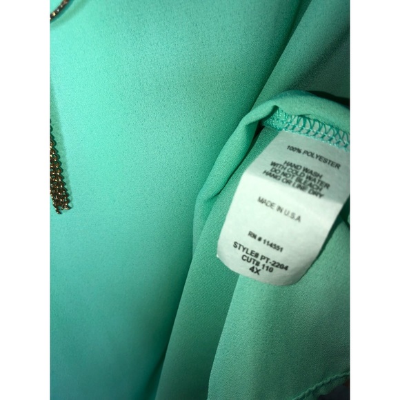 NWOT Plus Size Dressy Shirt W/ Necklace - Picture 7 of 7